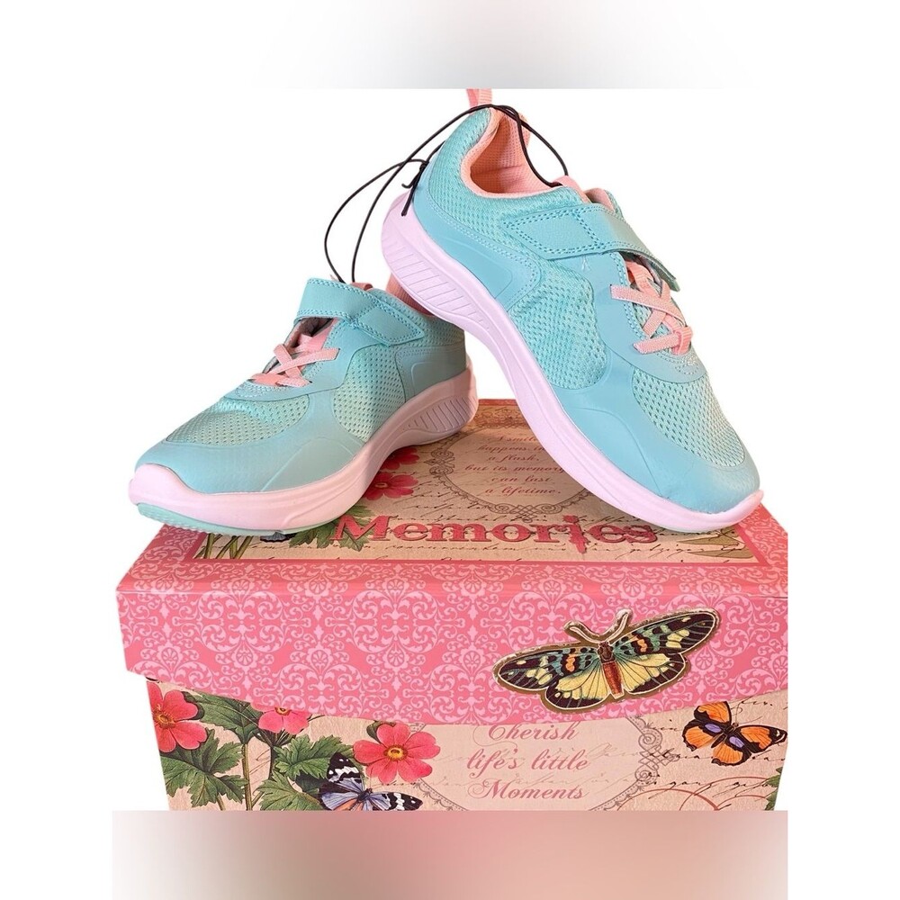 All In Motion NWT Sage Sneakers Girls Size 6 Light Teal Green Pink Laces Casual